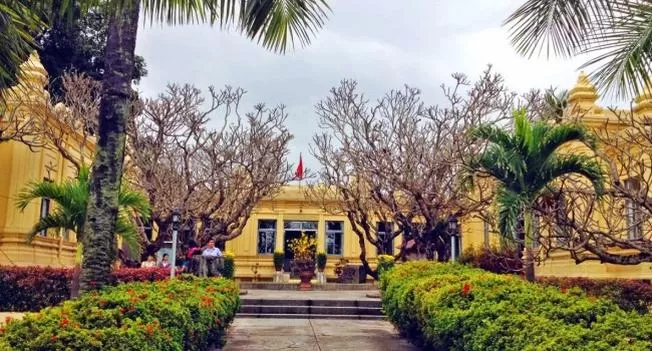 Tour In Central Vietnam – Danang – Hoi An – Hue