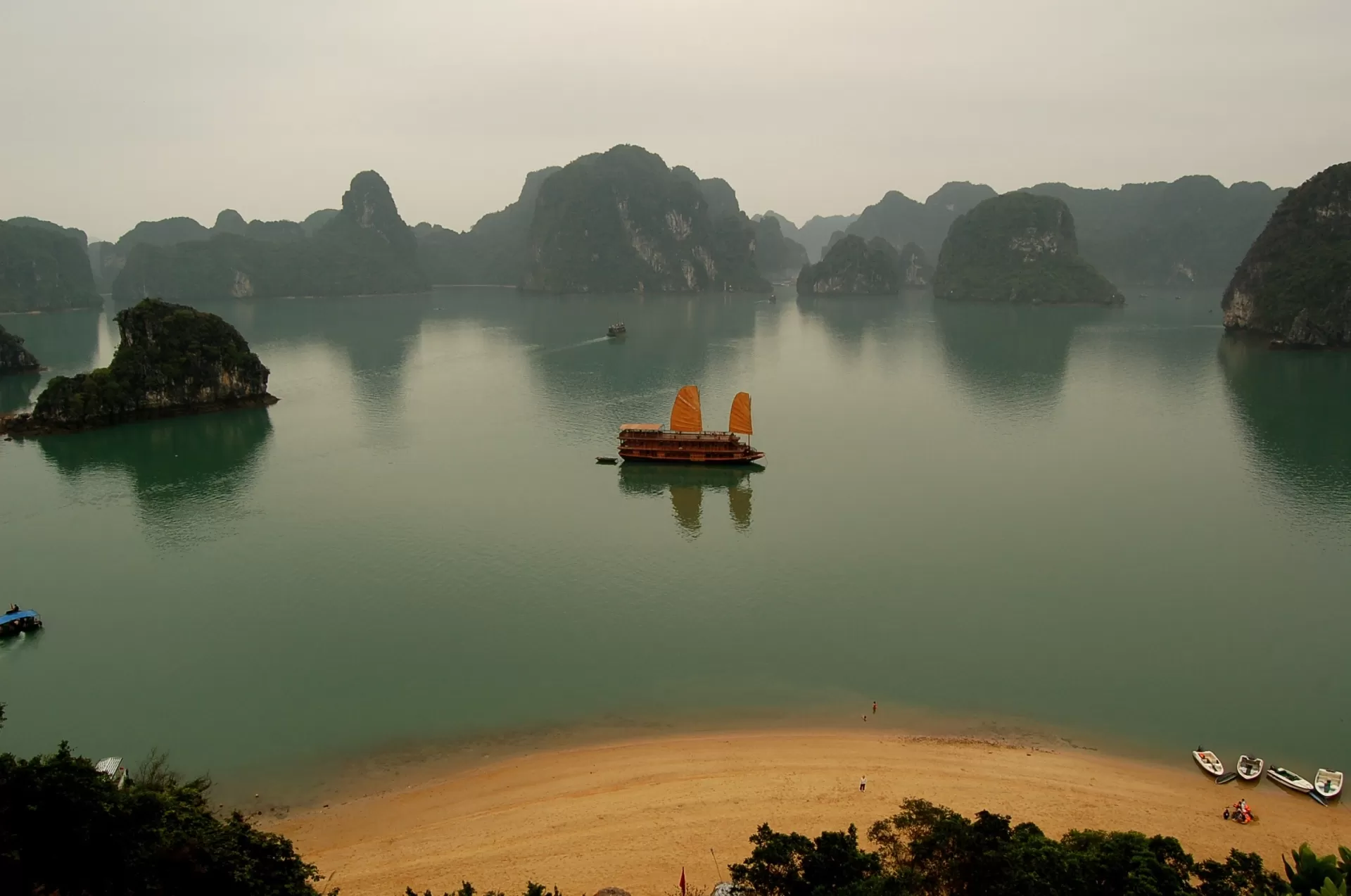 HaLong Bay : Emperor Cruises